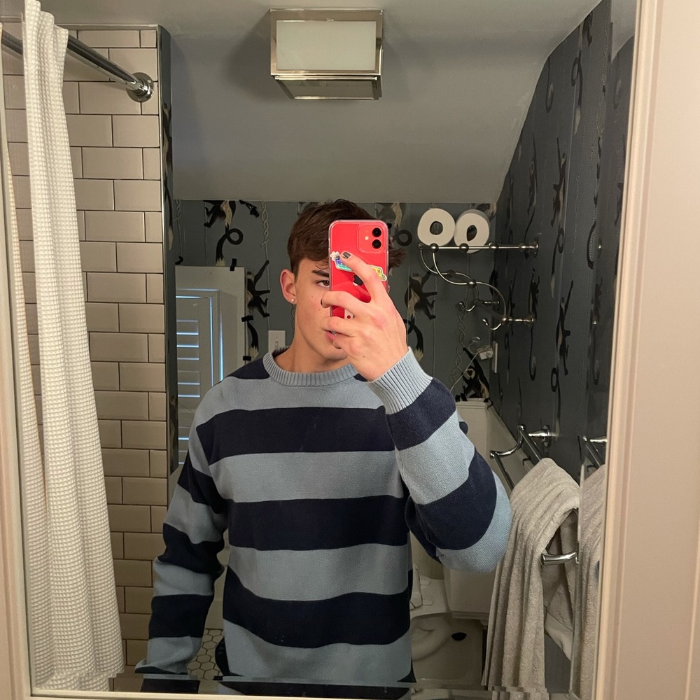 Gap women’s size L two-tone blue sweater striped